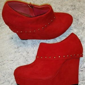 Red Circle wedges